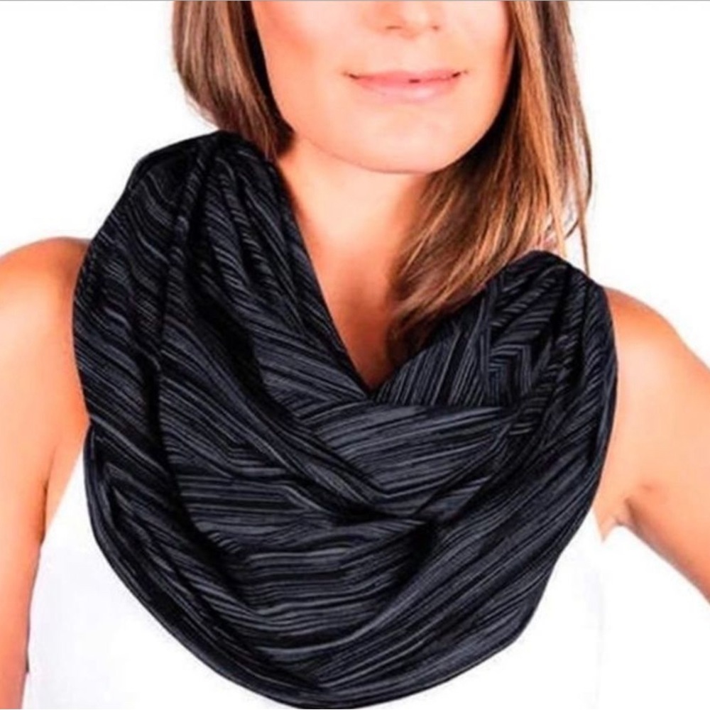 Champion - Infinite Scarf with Snaps